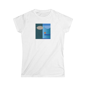 Quizical Expression Women's Graphic Tee